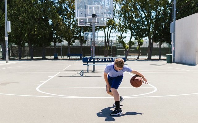 L’impact des dalles clipsables sur la qualité des terrains de basket